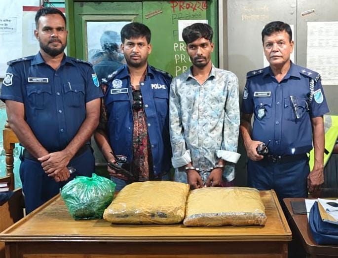 সিংগাইরে ৫ কেজি গাঁজাসহ এক মাদক ব্যবসায়ী গ্রেফতার