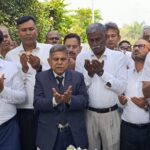 প্রয়াত নেতাদের কবর জিয়ারত করলেন জেলা পরিষদের নবাগত প্রশাসক জামিলুর রশিদ খান